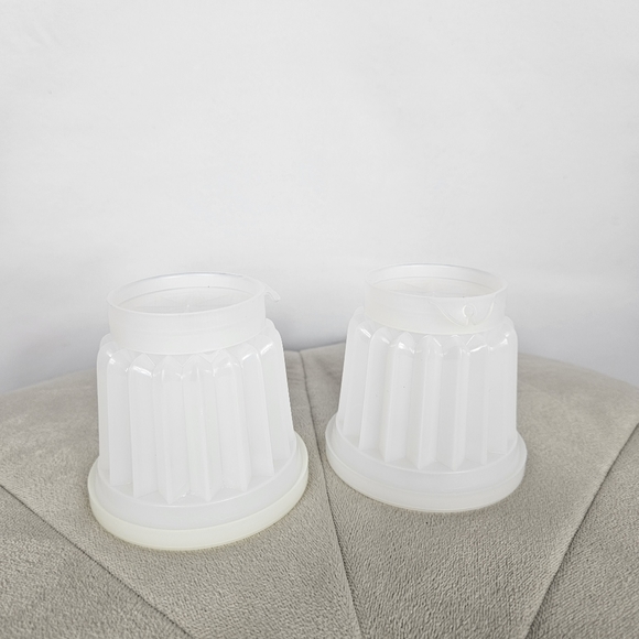 Vintage Tupperware JEL-ETTE Jello Dessert Mold Cups W/ Lids & Seals Set of 2 - Picture 3 of 4